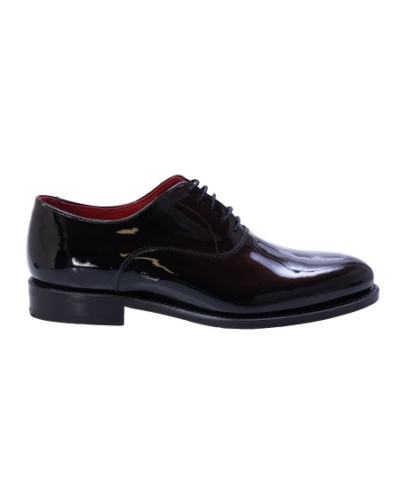 Shop BERWICK  Shoes: Berwick 1707 Oxford type shoe in black patent leather.
Red vacuum lining.
Construction: Goodyear welt.
Elegant, classic ceremonial model.
Composition: 100% calf leather.
Made in Spain.. 3053-K1 HO156-N